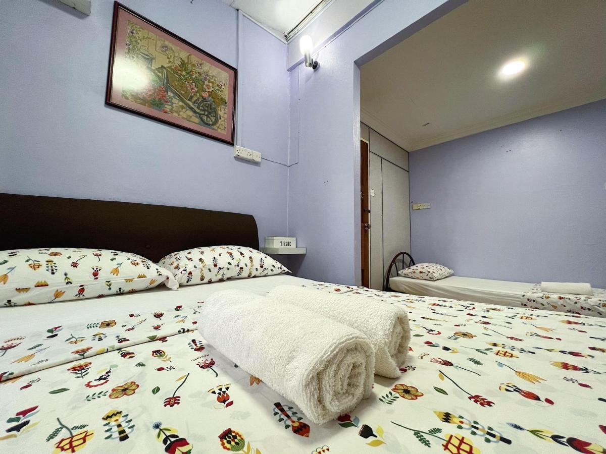 Merdeka Guest House 2 Kuching Bagian luar foto