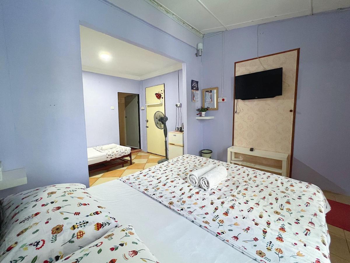 Merdeka Guest House 2 Kuching Bagian luar foto