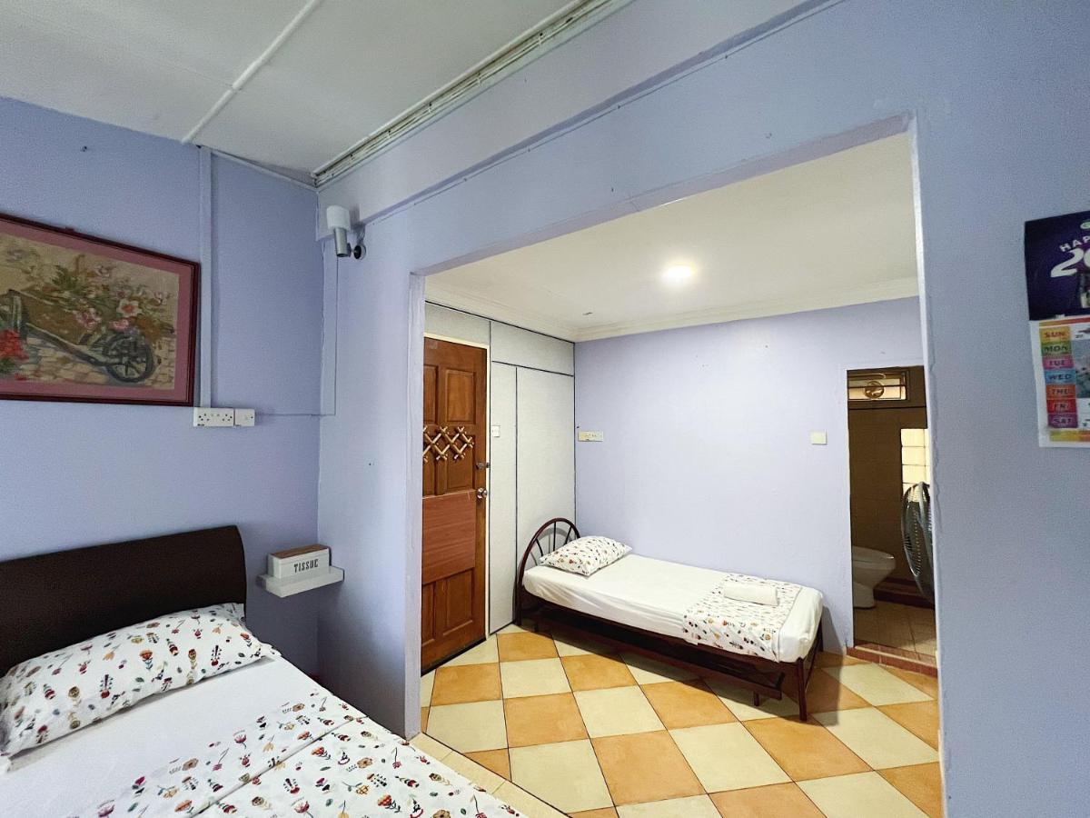 Merdeka Guest House 2 Kuching Bagian luar foto