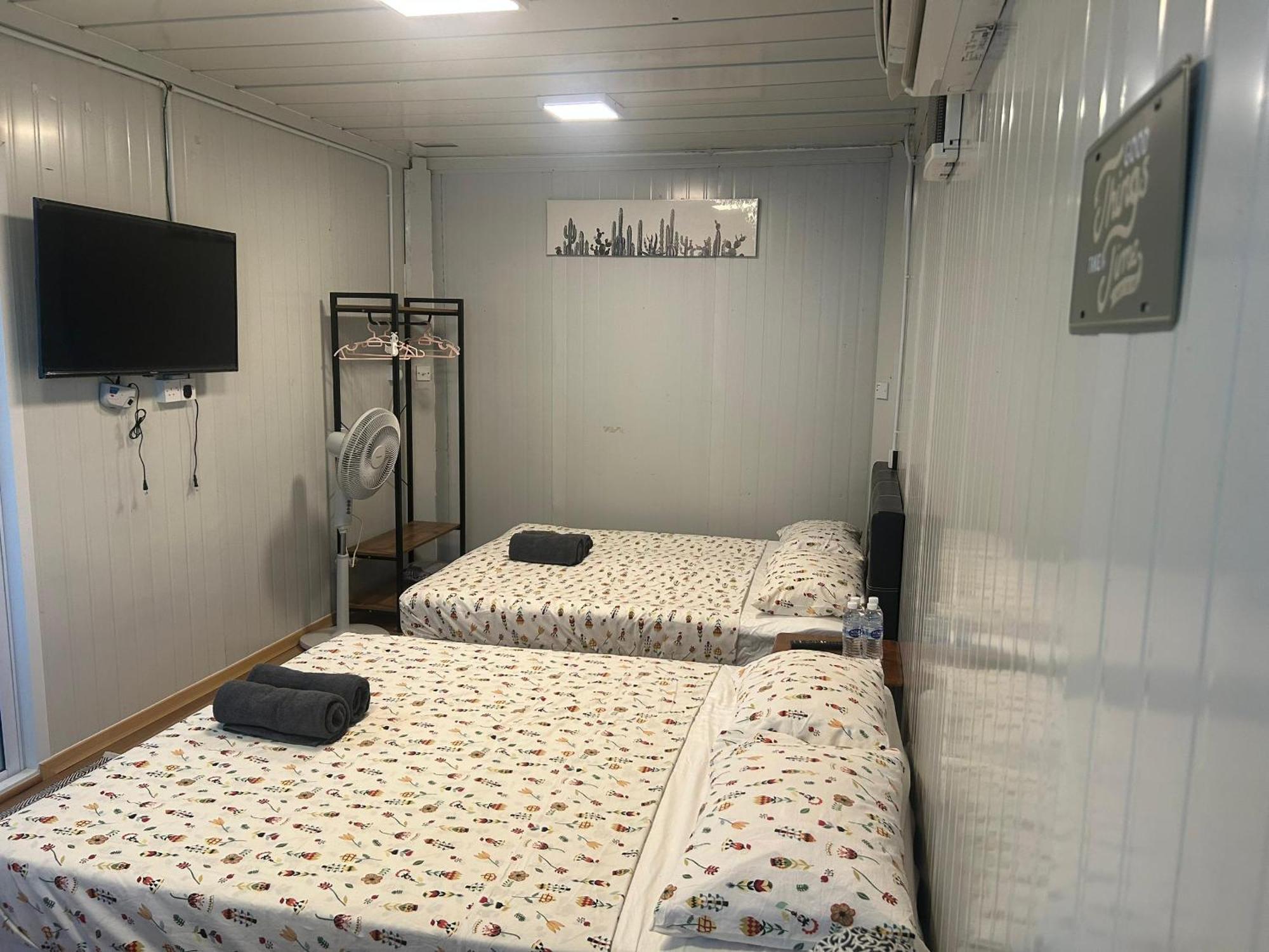 Merdeka Guest House 2 Kuching Bagian luar foto