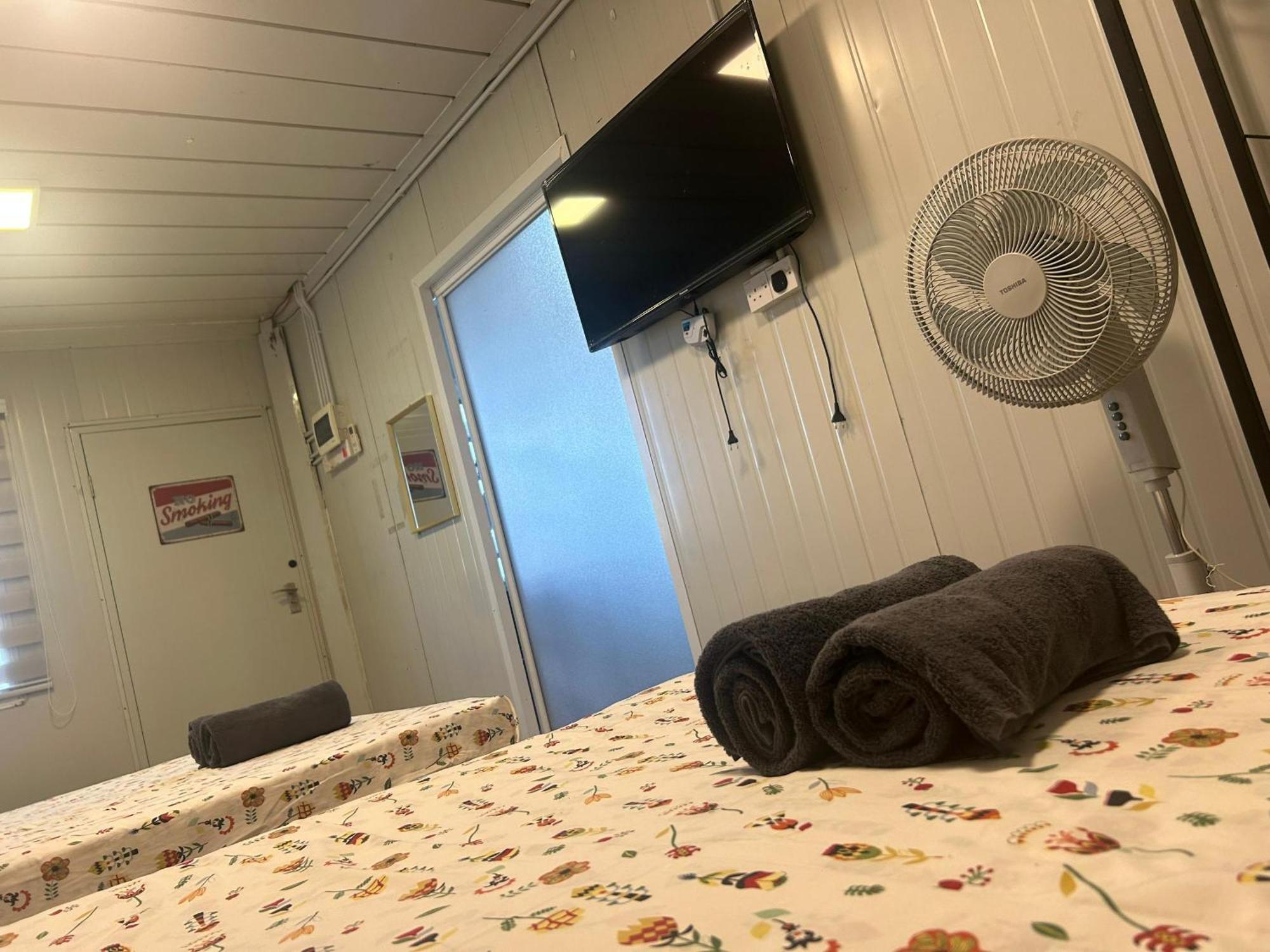Merdeka Guest House 2 Kuching Bagian luar foto