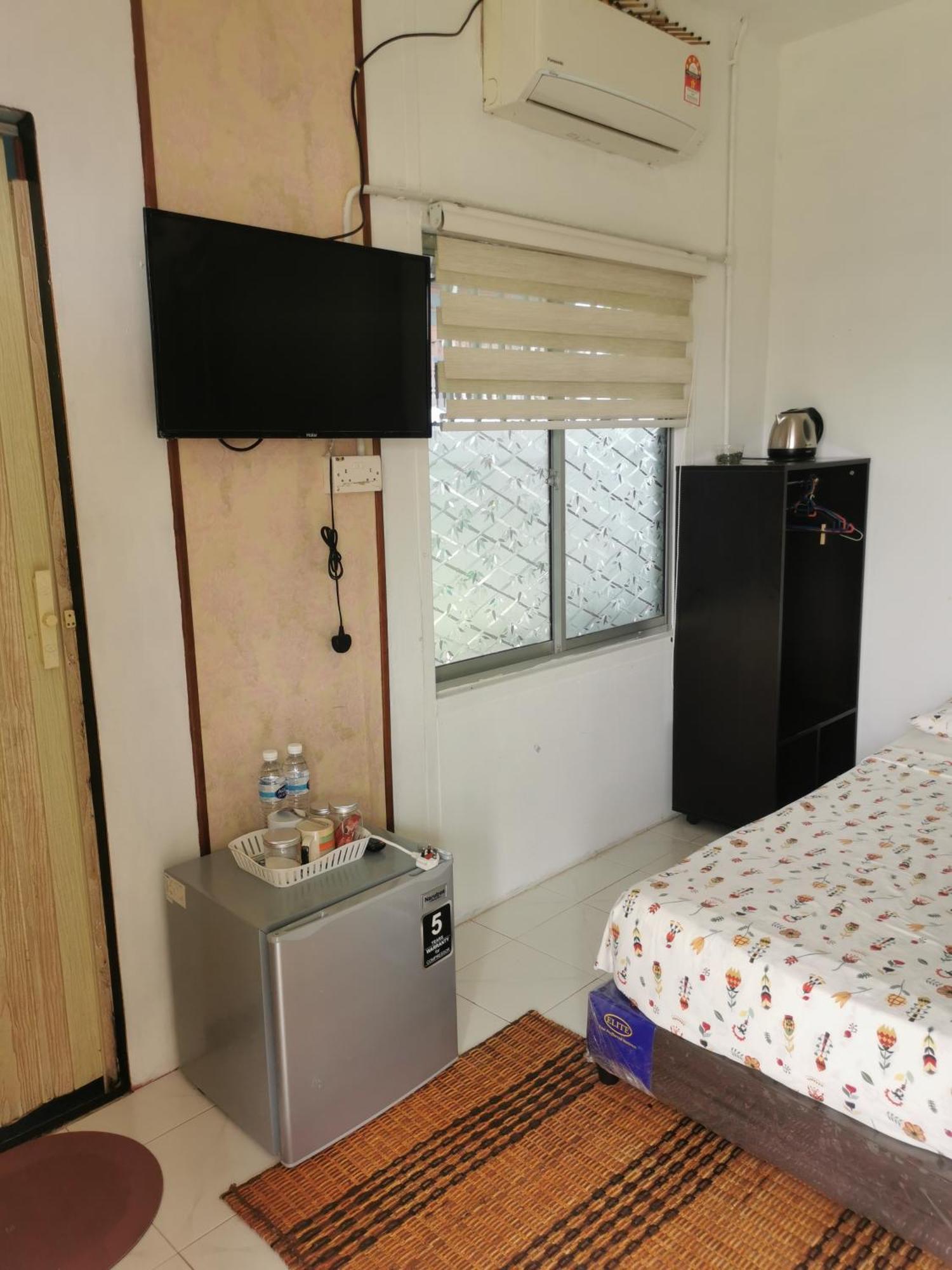 Merdeka Guest House 2 Kuching Bagian luar foto