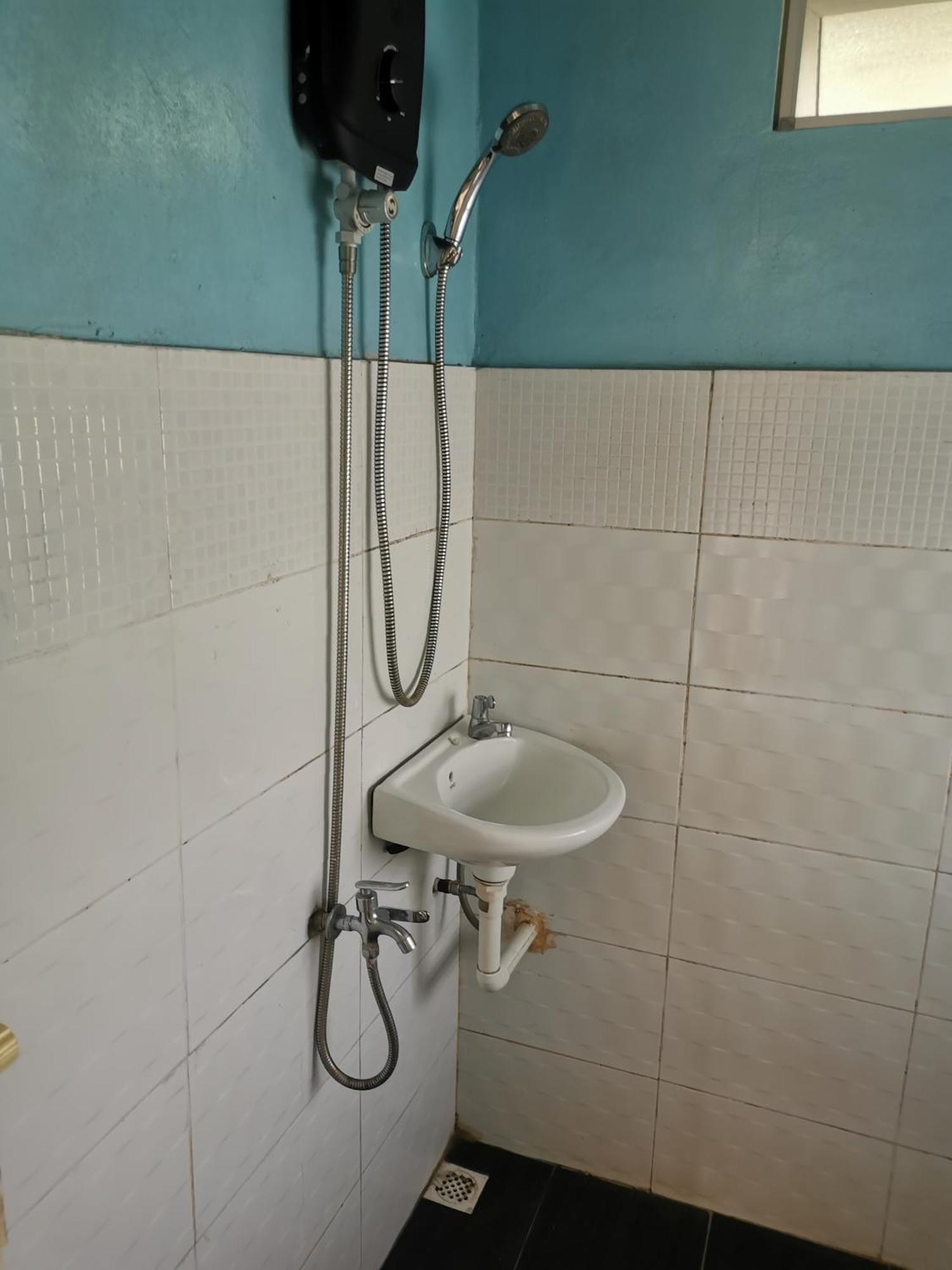 Merdeka Guest House 2 Kuching Bagian luar foto