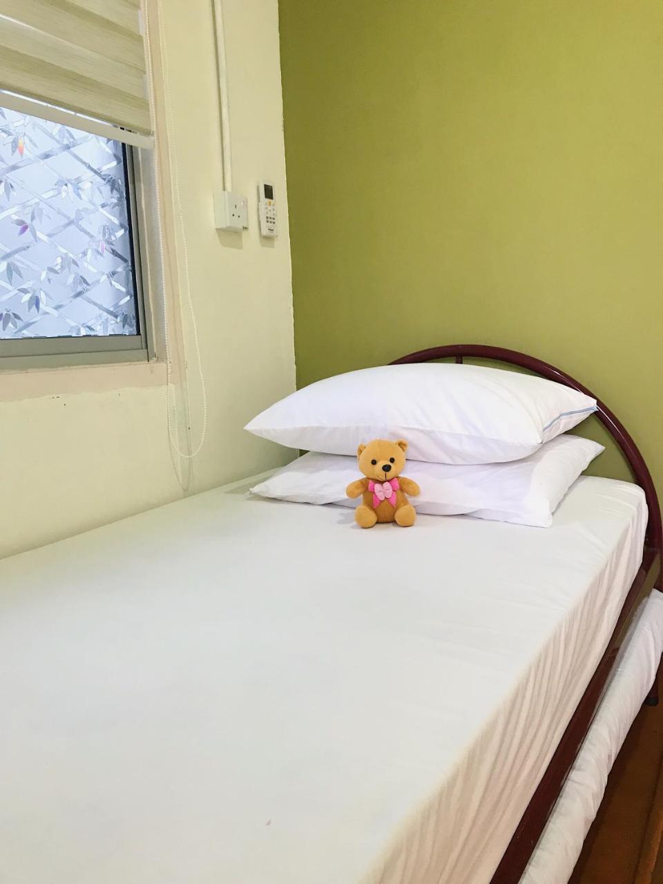 Merdeka Guest House 2 Kuching Bagian luar foto