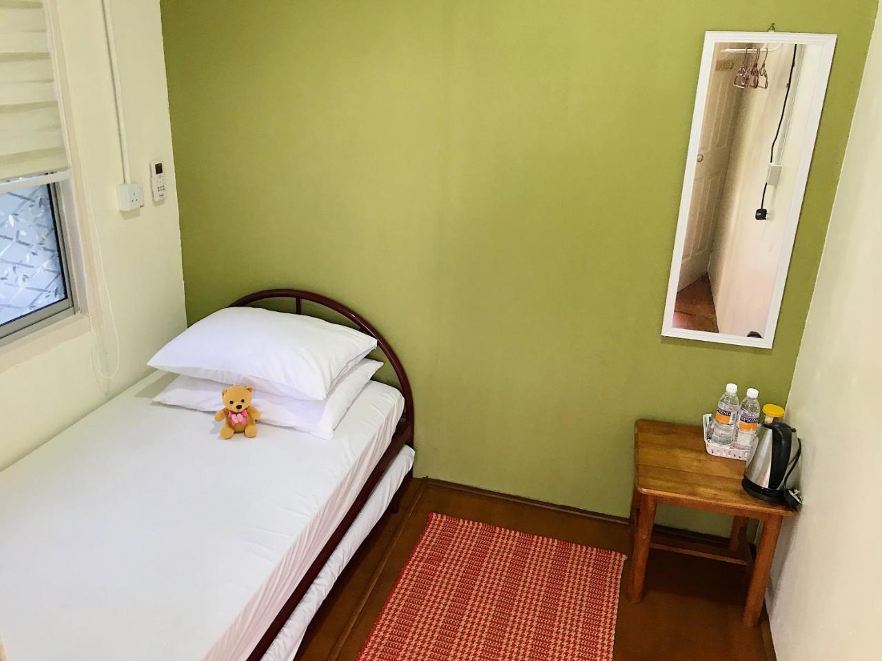 Merdeka Guest House 2 Kuching Bagian luar foto