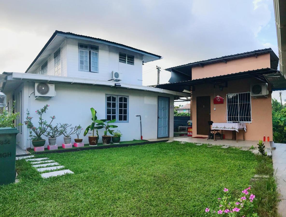 Merdeka Guest House 2 Kuching Bagian luar foto