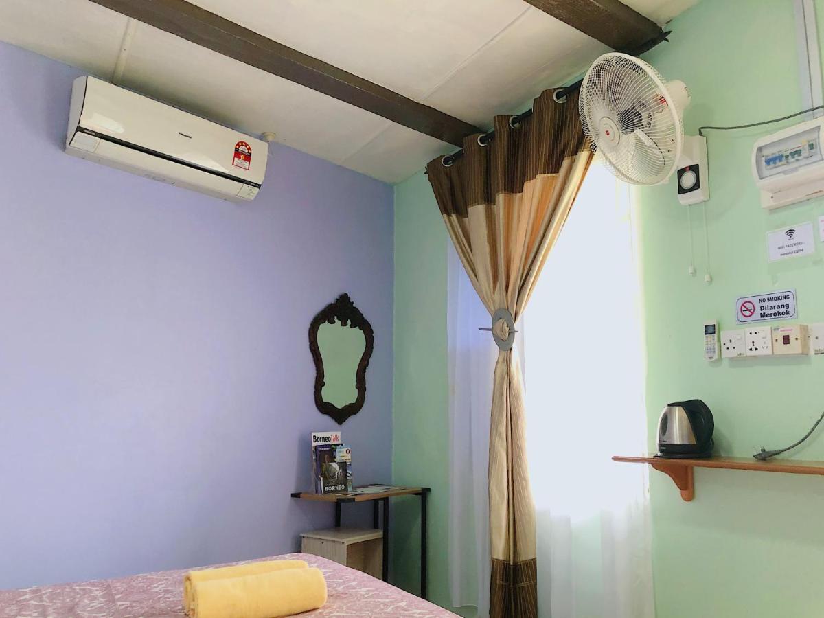 Merdeka Guest House 2 Kuching Bagian luar foto
