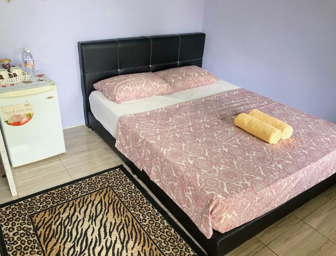 Merdeka Guest House 2 Kuching Bagian luar foto